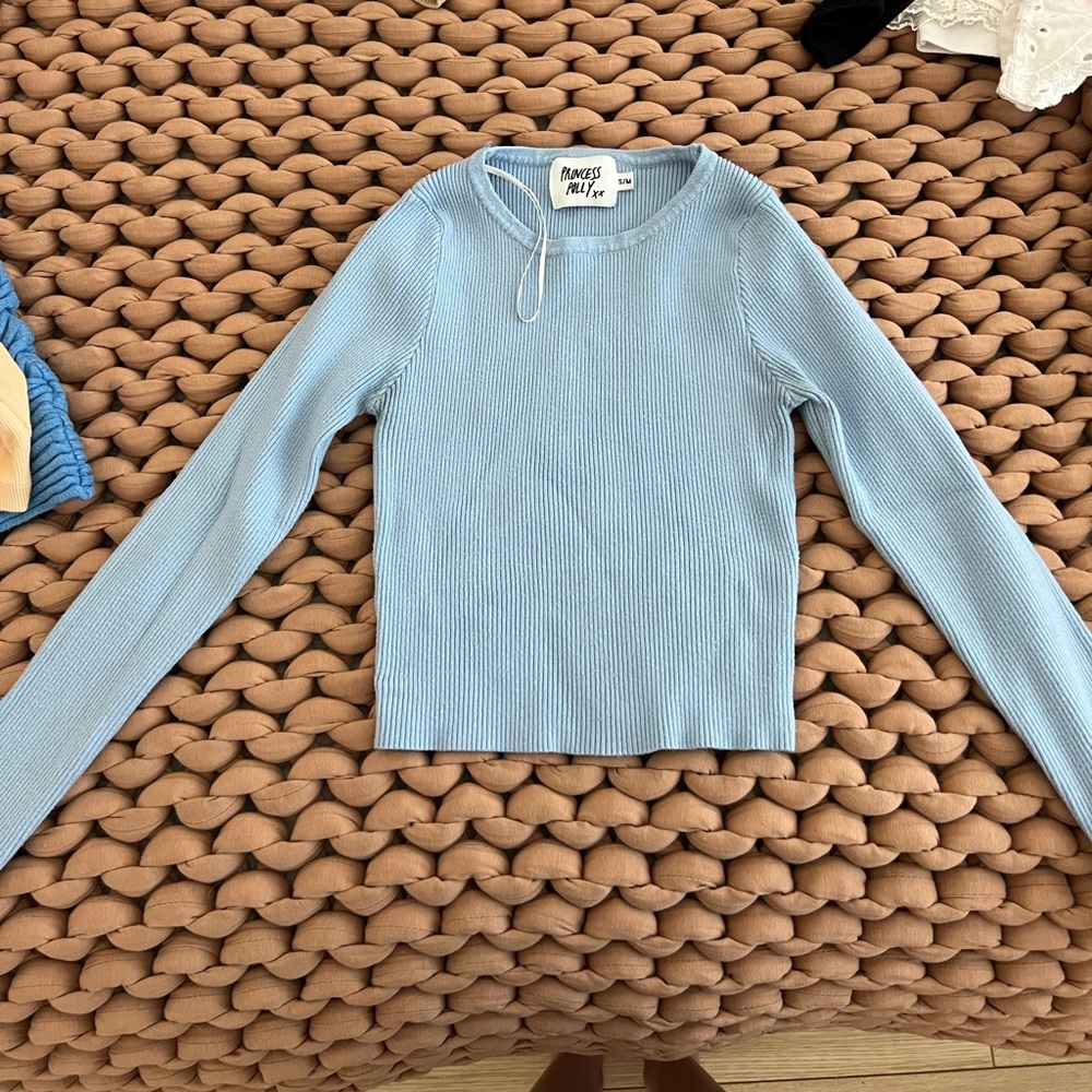 Blue long sleeve blue top!